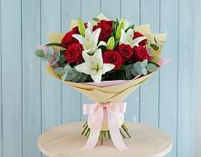 Букет цветов из:  Лилии и Розы в Кинель-Черкассы