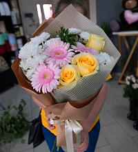 Букет цветов из:  Герберы, Розы и Хризантемы в Кинель-Черкассы