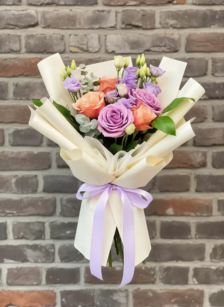 Букет цветов из: Лизиантусы и Розы в Кинель-Черкассы