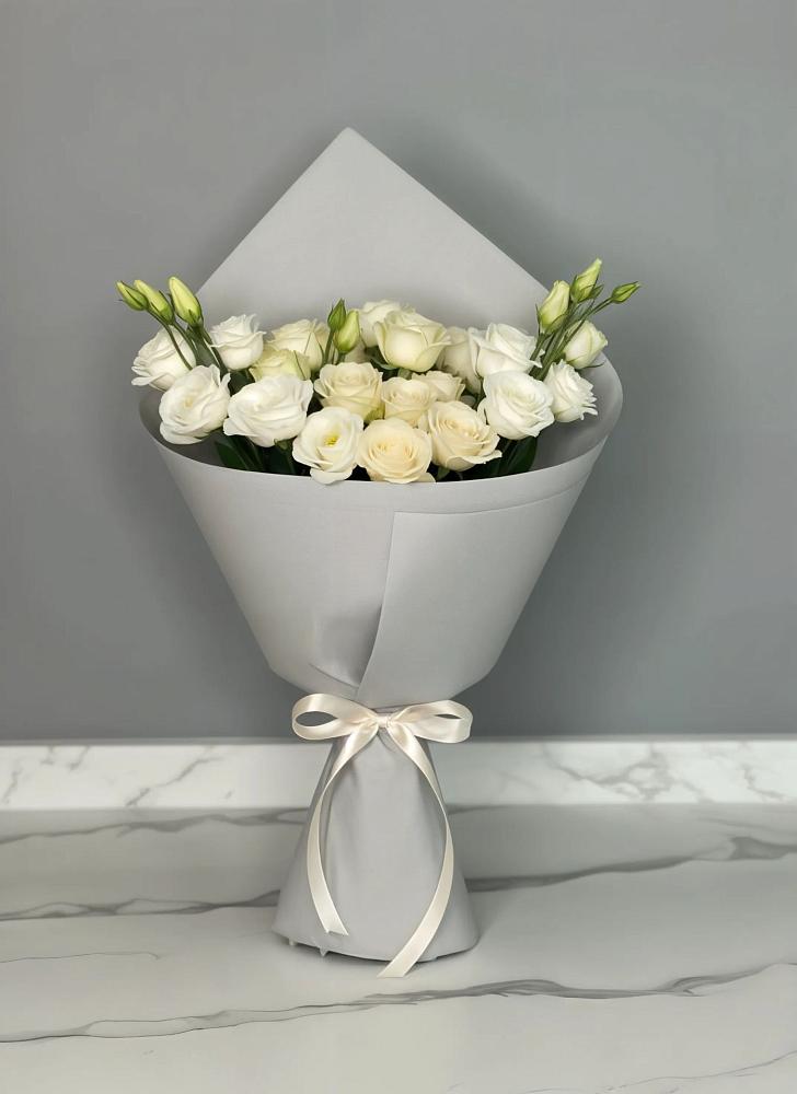 Букет цветов из: Розы и Лизиантусы в Кинель-Черкассы