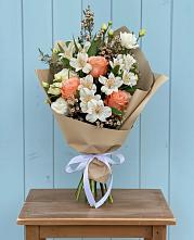 Букет цветов из:  Альстромерии, Лизиантусы, Розы и Хризантемы в Кинель-Черкассы