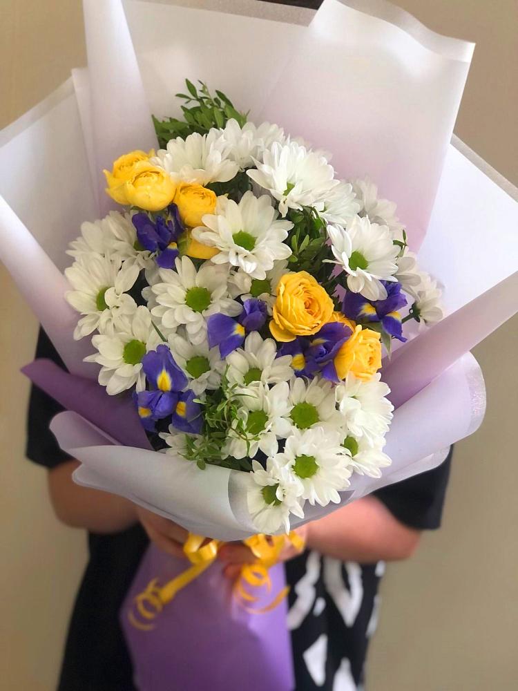 Букет цветов из: Ирисы, Хризантемы и Розы в Кинель-Черкассы