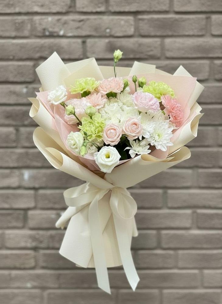 Букет цветов из: Гвоздики, Розы, Лизиантусы и Хризантемы в Кинель-Черкассы