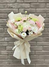 Букет цветов из:  Гвоздики, Розы, Лизиантусы и Хризантемы в Кинель-Черкассы