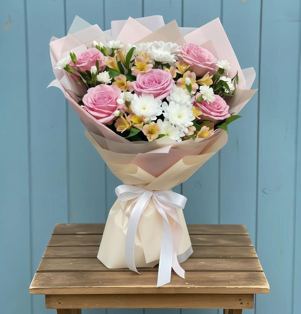 Букет цветов из: Гвоздики, Орхидеи и Розы в Кинель-Черкассы