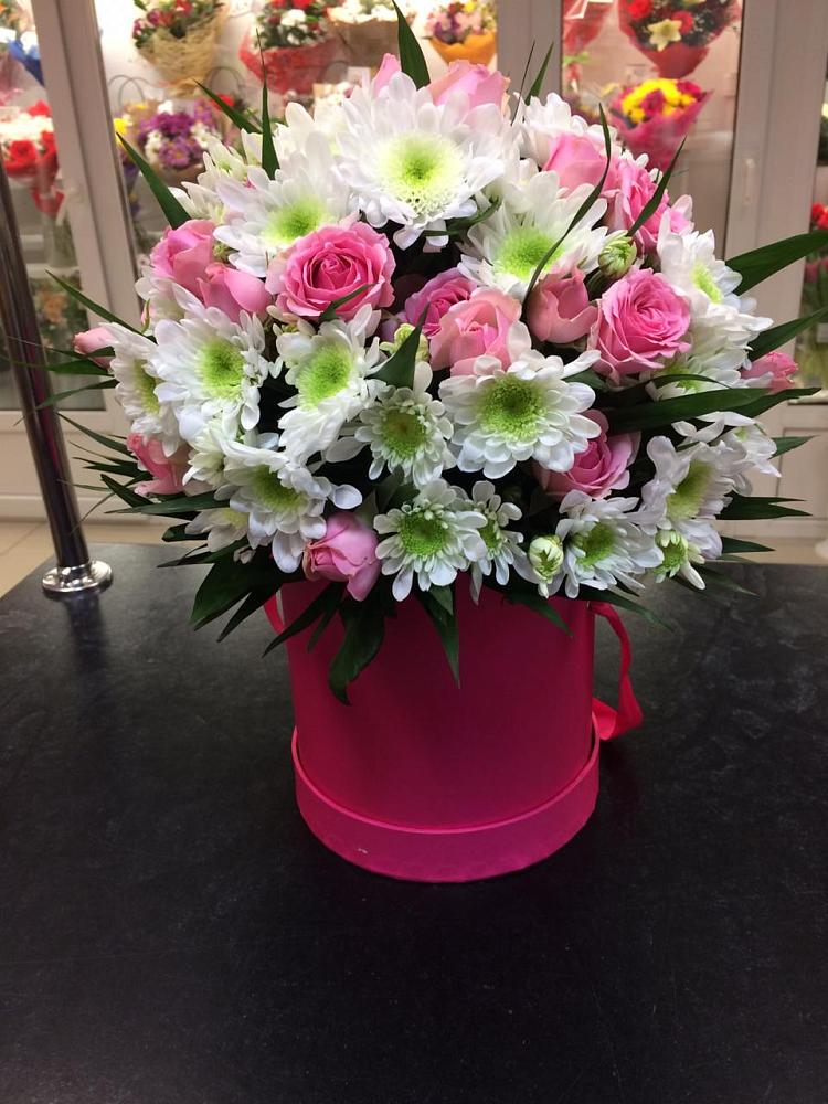 Цветочная композиция из Розы и Хризантемы в шляпной коробке в Кинель-Черкассы